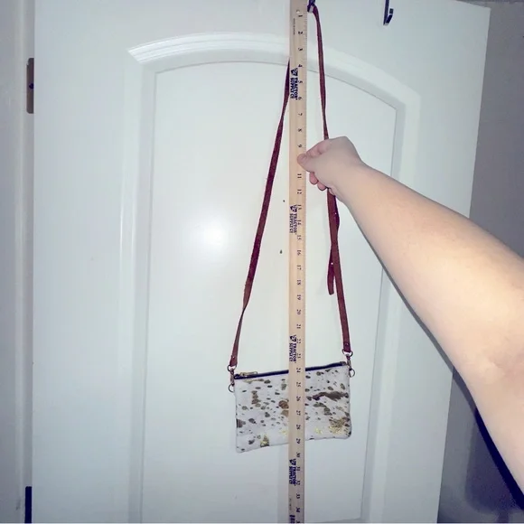 🌟BOGO 50% off🌟 Woman Leather cow hide Handbag made in USA - Picture 4 of 10